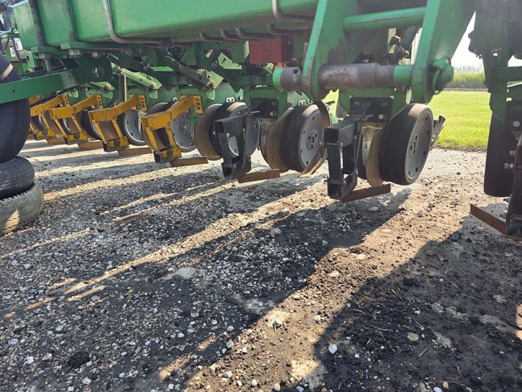 john-deere-1710-image-32
