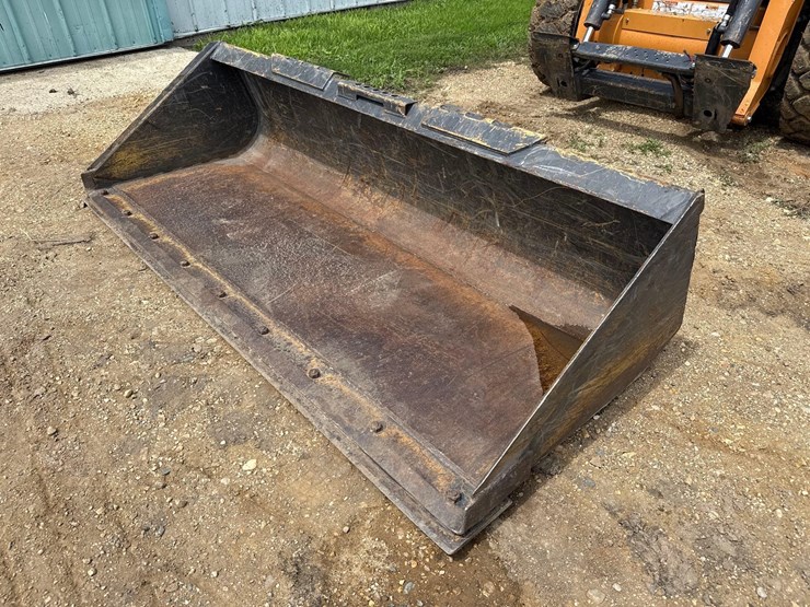 83-inch-skidloader-quick-tach-bucket-image-1