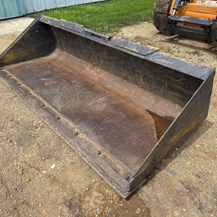 83 inch skidloader quick tach bucket