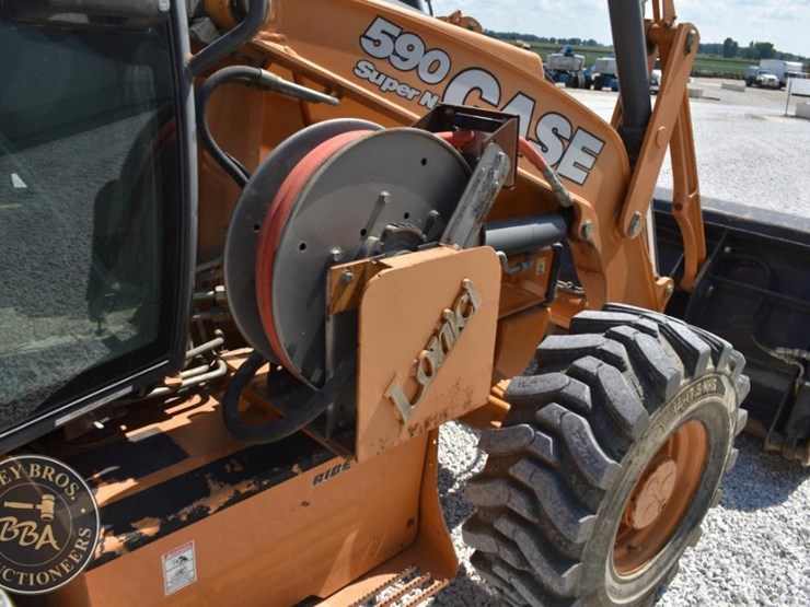 2012-case-590sn-image-40