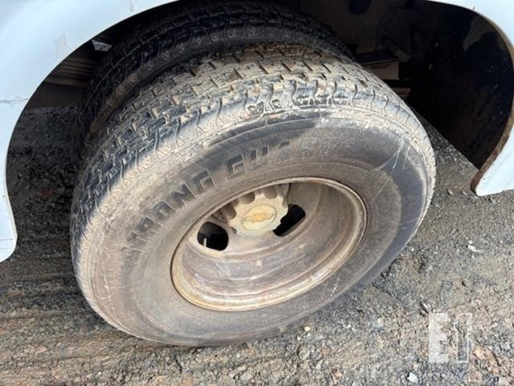 2005-chevrolet-3500-image-26
