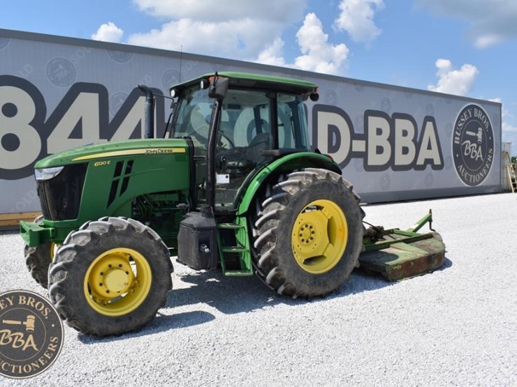 2017-john-deere-6120e-image-4