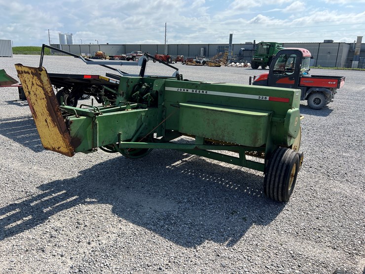 john-deere-336-image-4
