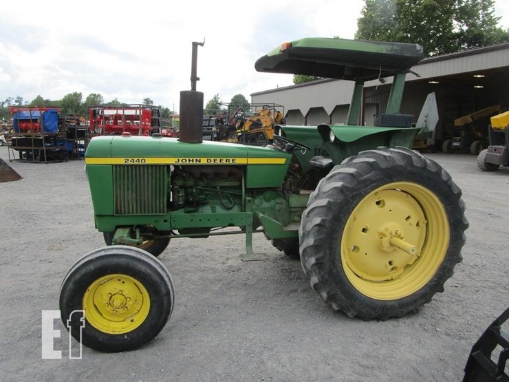 john-deere-2440-image-13