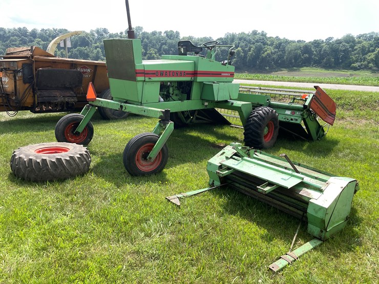 #1061-•-owatonna-260-swather-with-conditioner-image-1