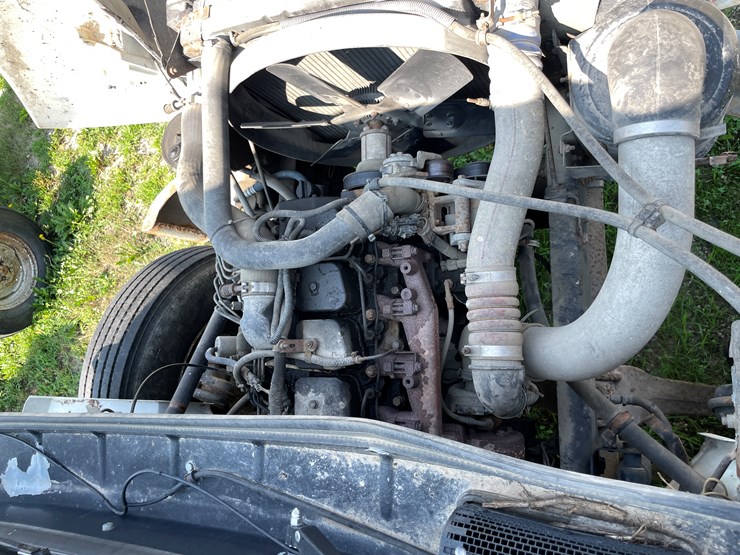 #1013-•-1992-freightliner-cummins-(has-mn-title)-image-45