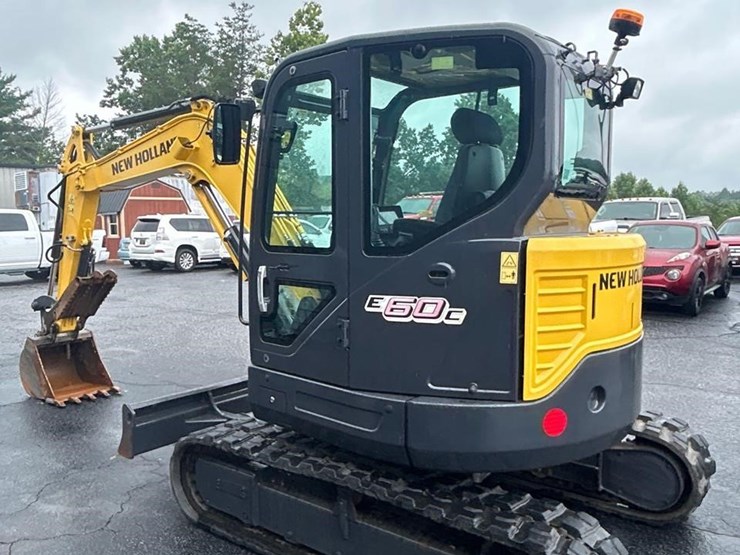 2023-new-holland-e60c-image-3