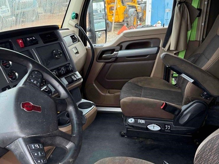 2022-kenworth-t680-image-9