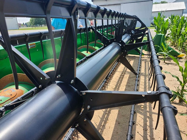 2014-john-deere-635f-grain-head-image-6
