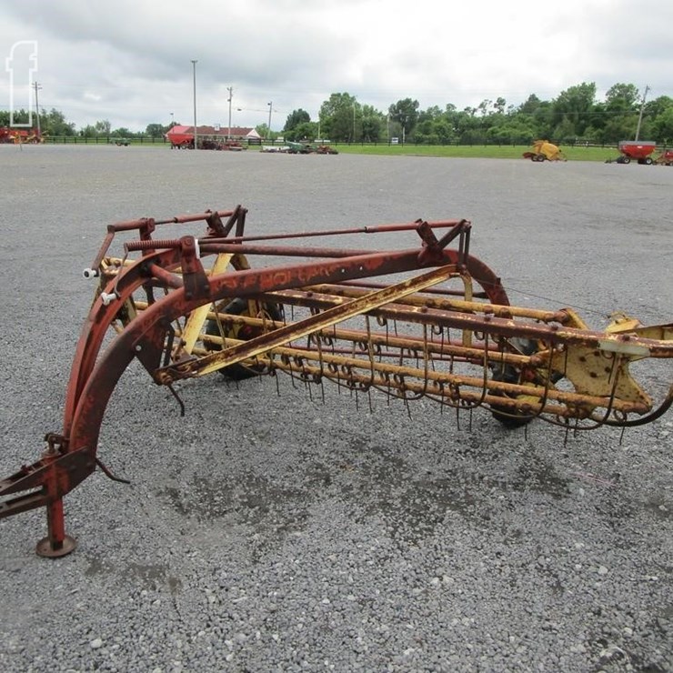 NEW HOLLAND 256