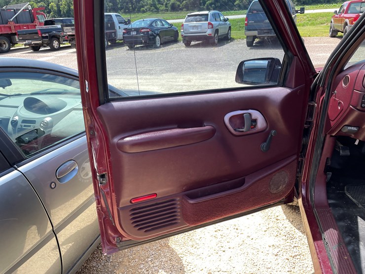#1046-•-1996-chevrolet-truck-(has-wi-rebuilt-title)-image-18