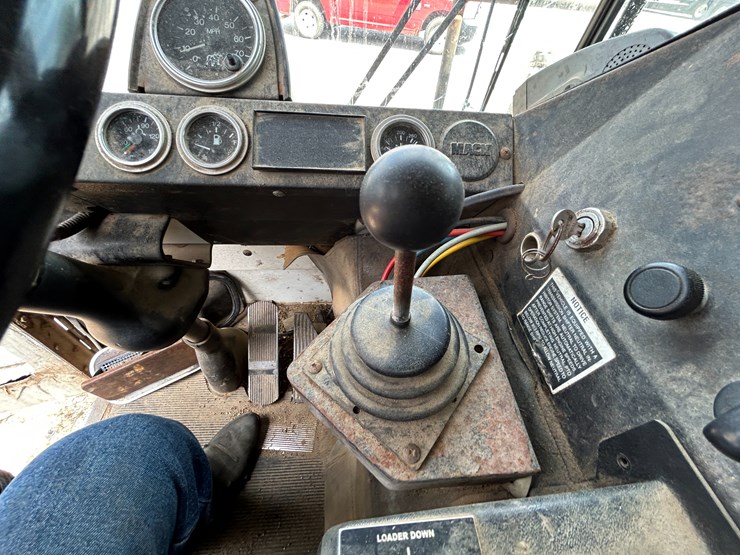 #9394-•-inop-2007-mack-mr-mr600s-t/a-daycab-garbage-truck-vin:-1m2k189c07m036142-image-51