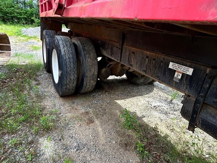 2000-peterbilt-330-image-7