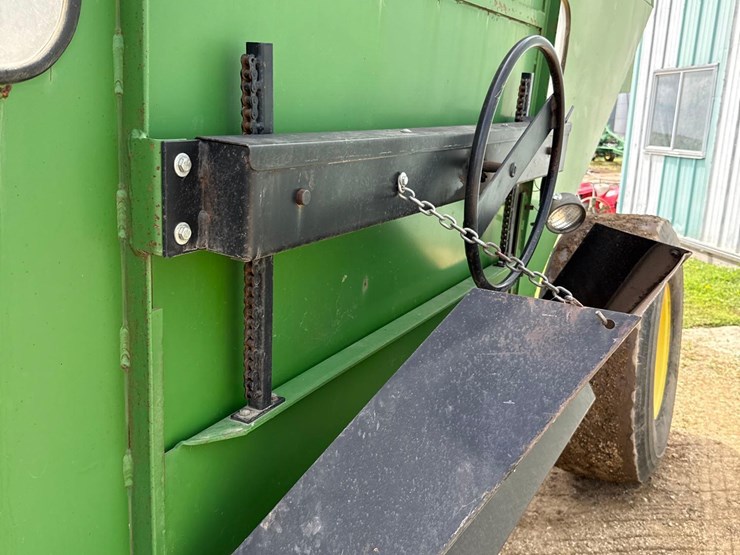 1996-demco-525bu-gravity-wagon-image-23