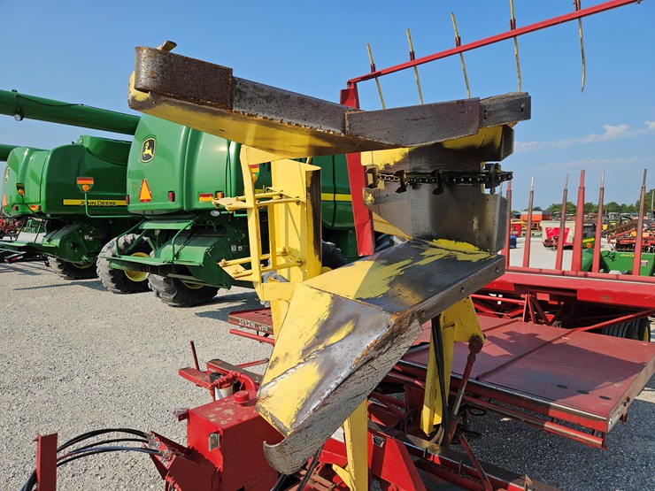 new-holland-1037-image-11