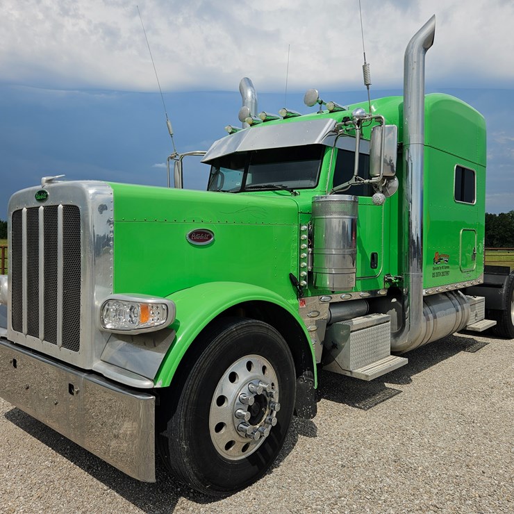 2015 PETERBILT 389