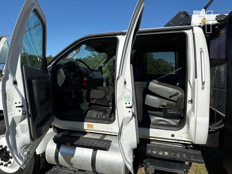 2013-ford-f750-xlt-image-15