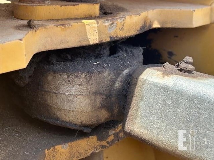 2017-caterpillar-d6n-lgp-image-24