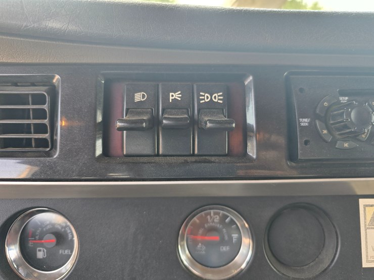 2012-kenworth-t800-image-106