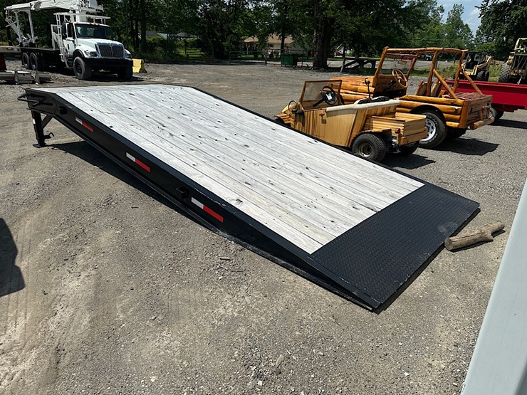 superior-trailer-products-loading-dock-image-5
