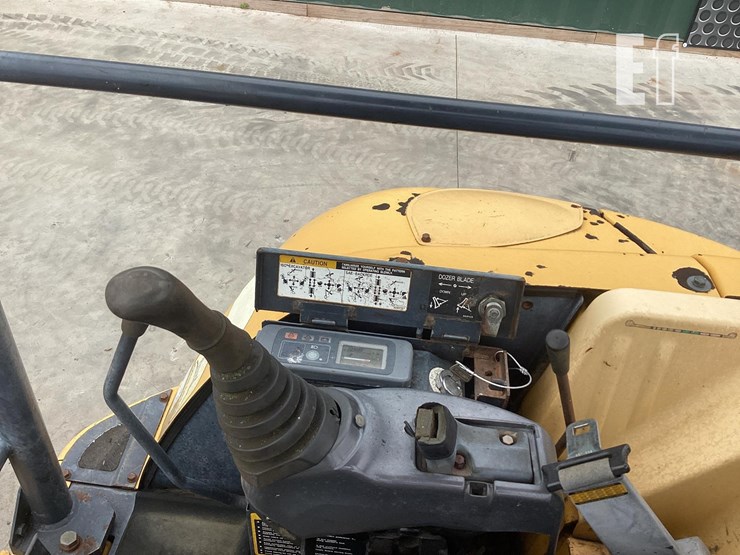 2004-deere-35c-image-18