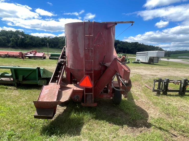 #1078-•-brady-650-feed-grinder-mixer-image-6