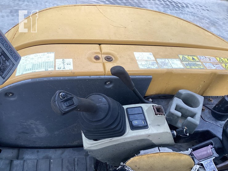 2015-caterpillar-305.5e2-cr-image-18