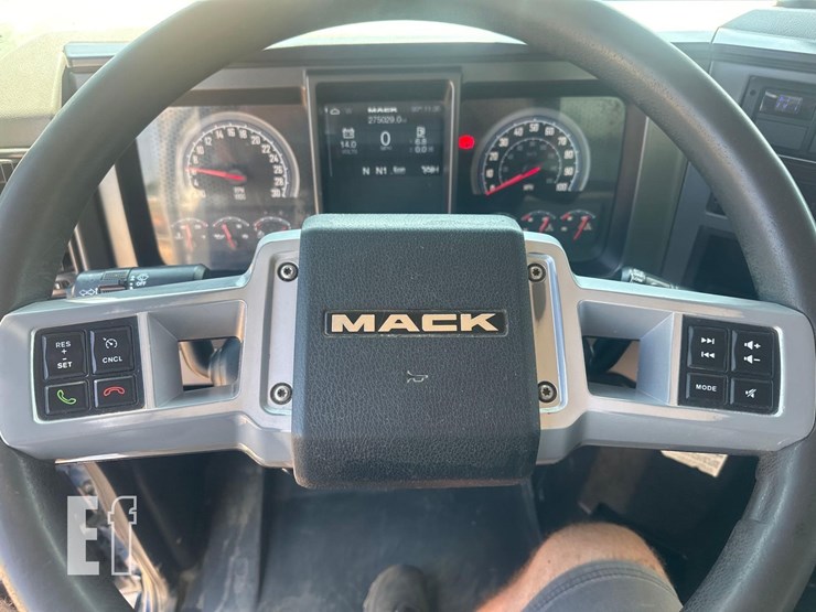 2021-mack-granite-64fr-image-28