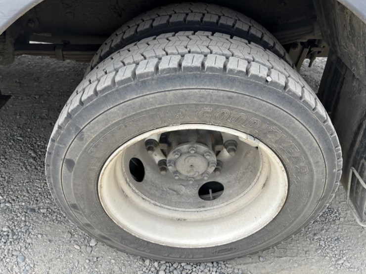 2014-freightliner-mt45-image-11