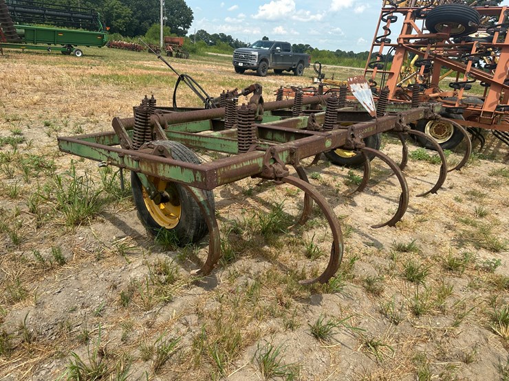 john-deere-100-image-4
