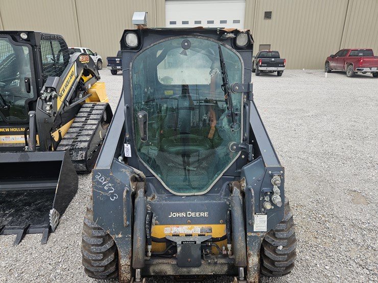 2022-deere-318g-image-4