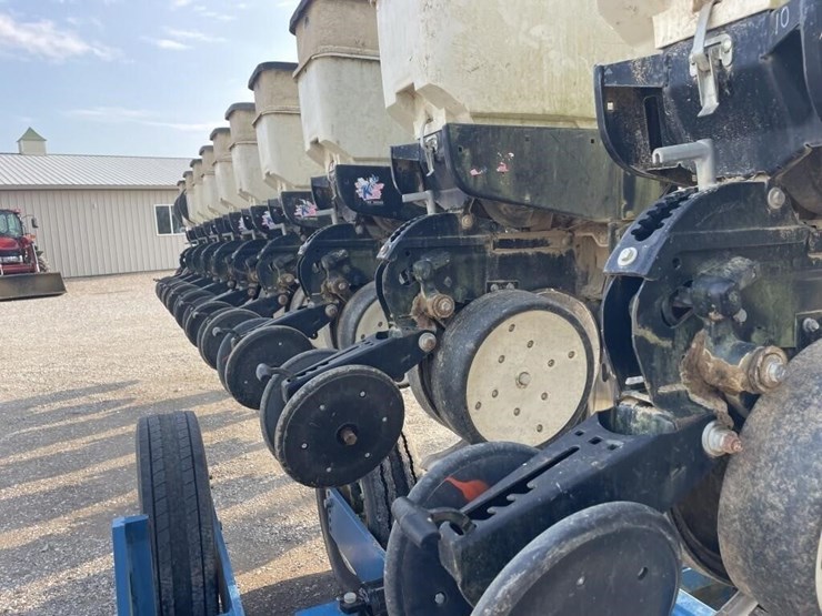 2001-kinze-3600-image-24