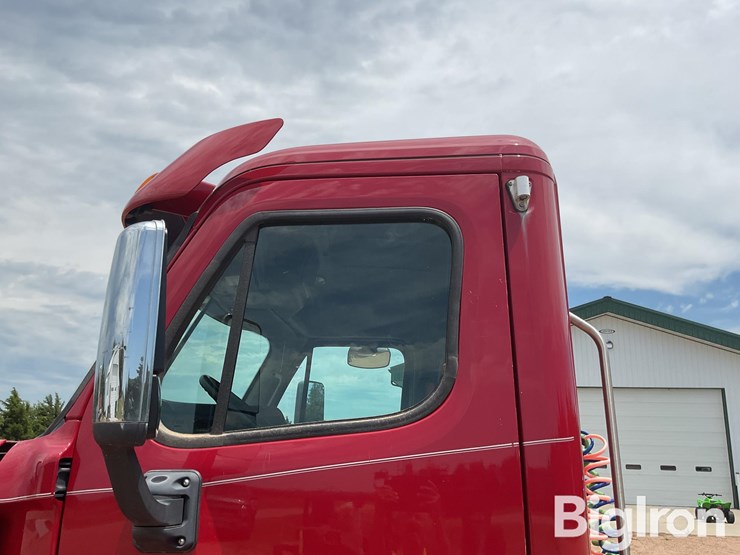 2014-freightliner-cascadia-125-image-20