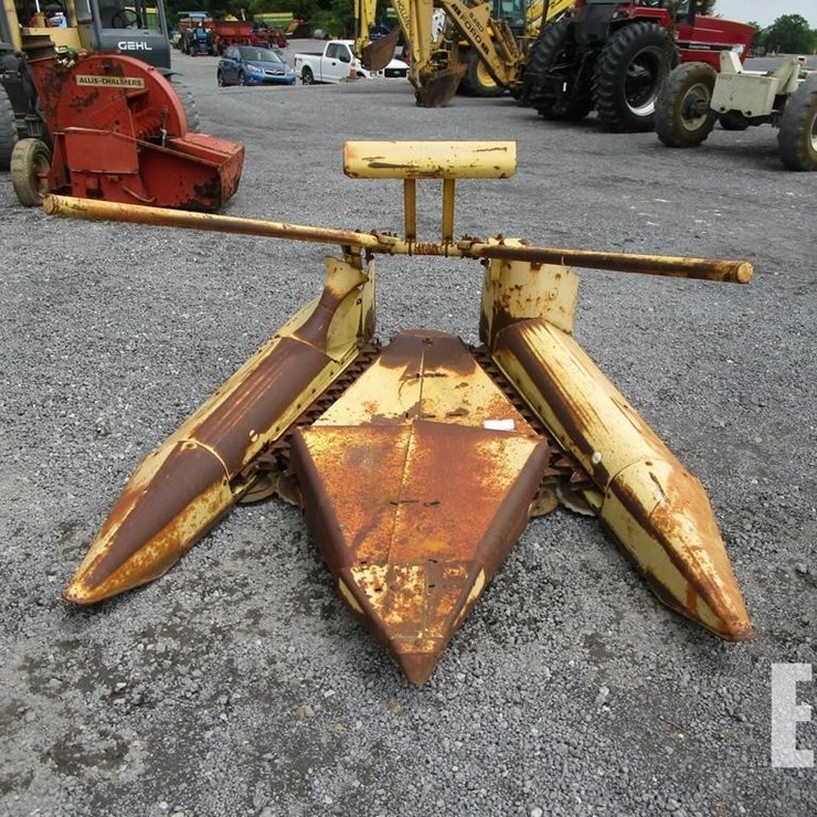NEW HOLLAND 822
