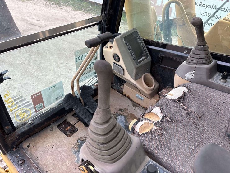 2004-caterpillar-345b-image-8