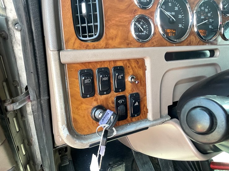 2007-peterbilt-379-image-70