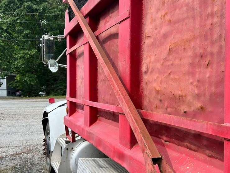 2000-peterbilt-330-image-30