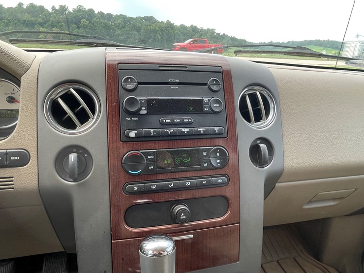 #1037-•-2005-ford-lariat-crew-cab-4x4-(has-wi-title)-image-57