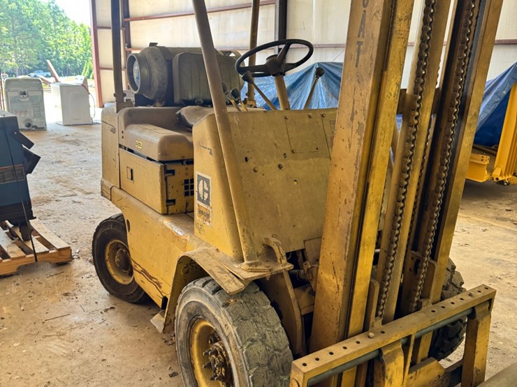 cat-forklift-image-7