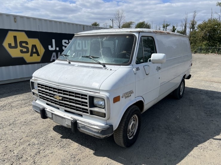 1992-chevrolet-g20-image-1