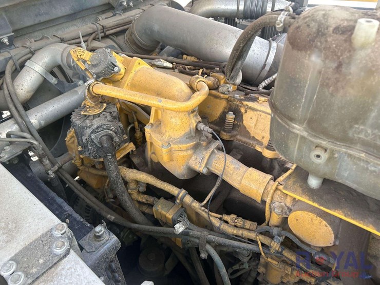 2016-deere-410e-image-30