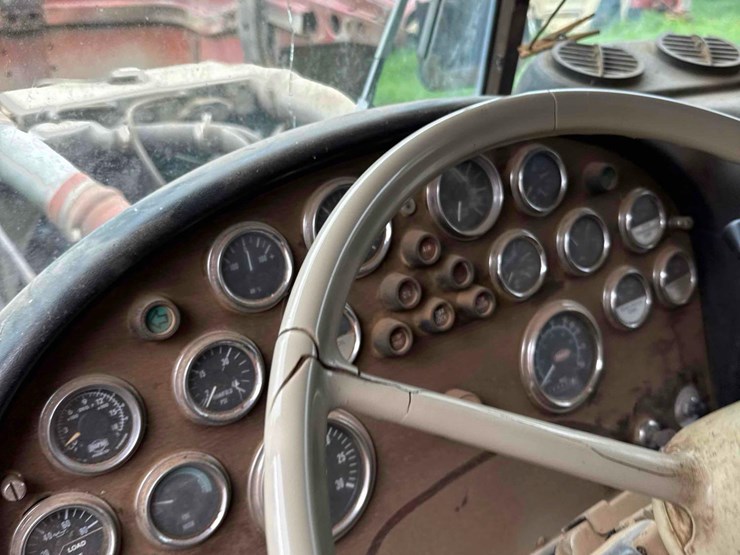 1987-peterbilt-359-image-44