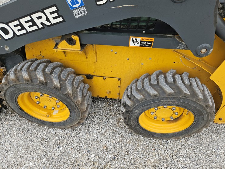 2022-deere-318g-image-19