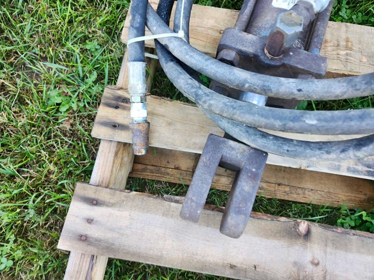2-hydraulic-cylinders-image-3