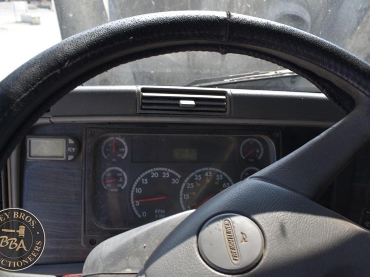 2003-freightliner-columbia-120-image-58