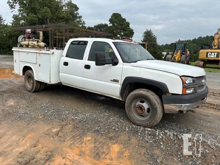 2005-chevrolet-3500-image-3