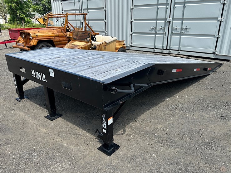 superior-trailer-products-loading-dock-image-1