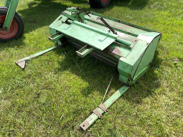 #1061-•-owatonna-260-swather-with-conditioner-image-10