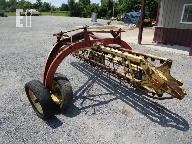 new-holland-260-image-4