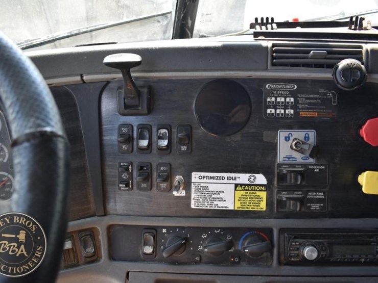 2003-freightliner-columbia-120-image-62